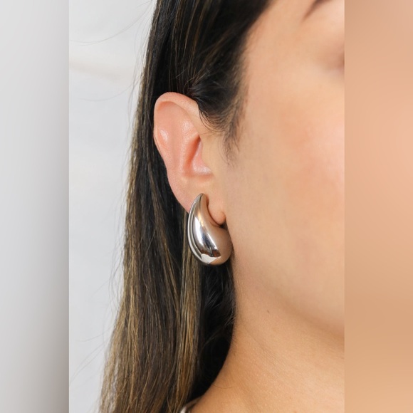 Silver Water Drop Stud Earrings*Teardrop Earrings*High Gloss Design*Lightweight - Picture 4 of 8